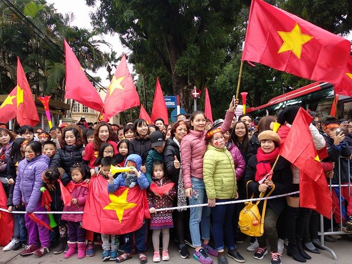 Biển người chào đón U23 Việt Nam